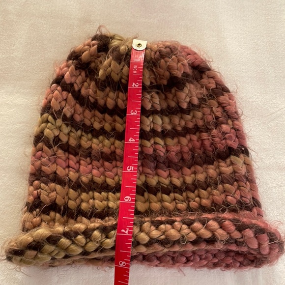 Hand-knitted hat - Picture 7 of 7